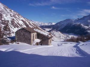 Xtrallusion photo library of independent, self-guided walking and sightseeing holidays in Italy. Pictures, images, photos and photographs taken along the way of this 1-day walking itinerary, to give you a visual impression of the day's walk.
